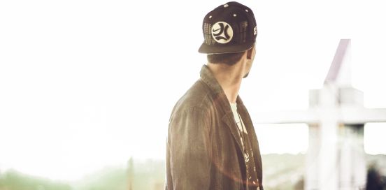 the back of a mans hat